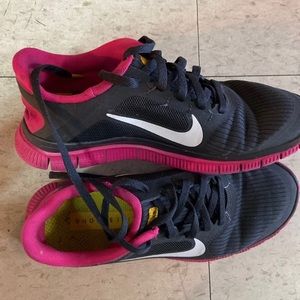 Nike sneaker size 6.5 women’s used